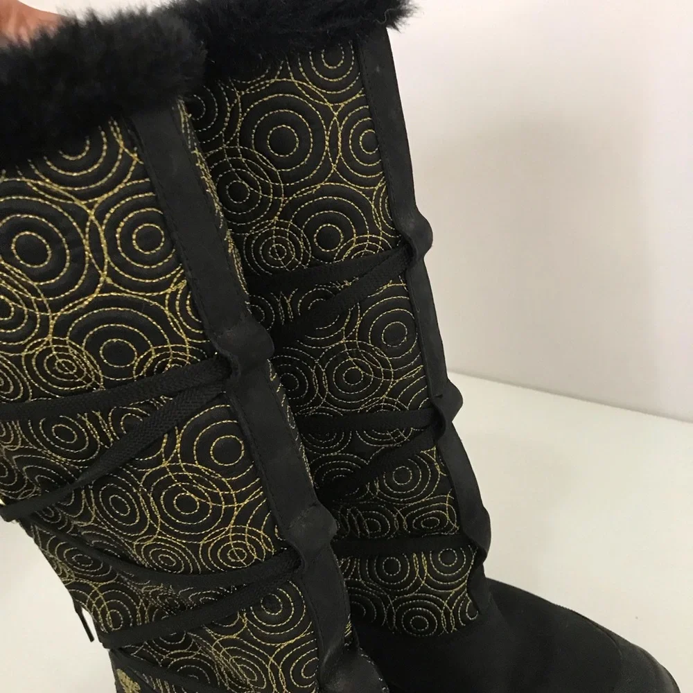 Timberland Women's Black and Gold Circle Pattern Boots - Picture 6 of 11